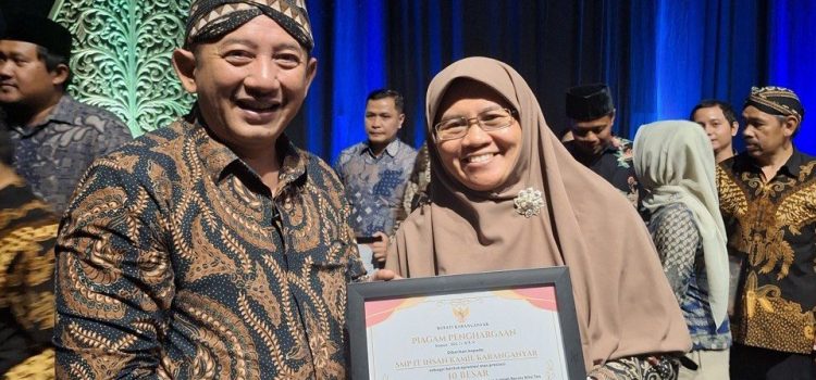 Di Balik Peringkat 1 TKA: Ada Doa, Disiplin, Kerja Keras, dan Komitmen Warga SMP IT Insan Kamil Karanganyar Di Balik Peringkat 1 TKA: Ada Doa, Disiplin, Kerja Keras, dan Komitmen Warga SMP IT Insan Kamil Karanganyar